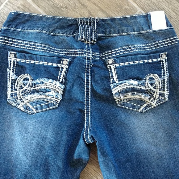 CAPRIS - Picture 3 of 3